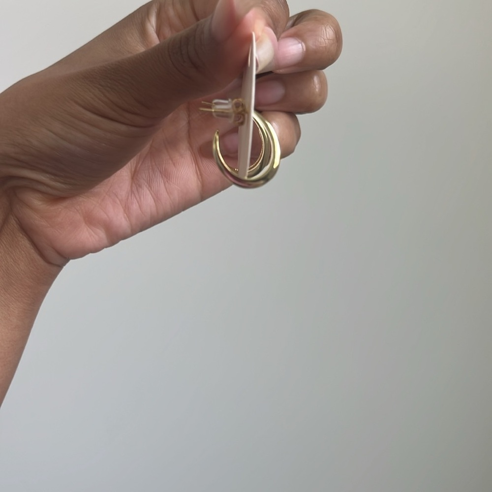 #58 14k Gold Plated  C shape Hoop Earrings - Picture 5 of 7